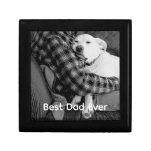 Schwarz-Weiß-Foto des Hundes mit Vater
