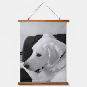 Schwarz-Weiß-Foto des schönen Weißen Hundes Wandteppich Mit Holzrahmen