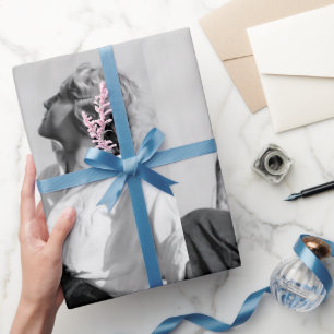Schwarz-Weiß-Foto einer weiblichen Matrosin Geschenkpapier