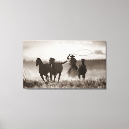 Schwarz-Weiß-Foto eines Cowboy Lassoing Horses Leinwanddruck