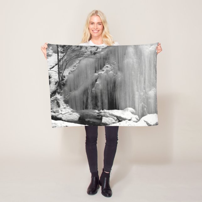 Schwarz-Weiß-Frozen-Wasserfall Fleecedecke (Beispiel)