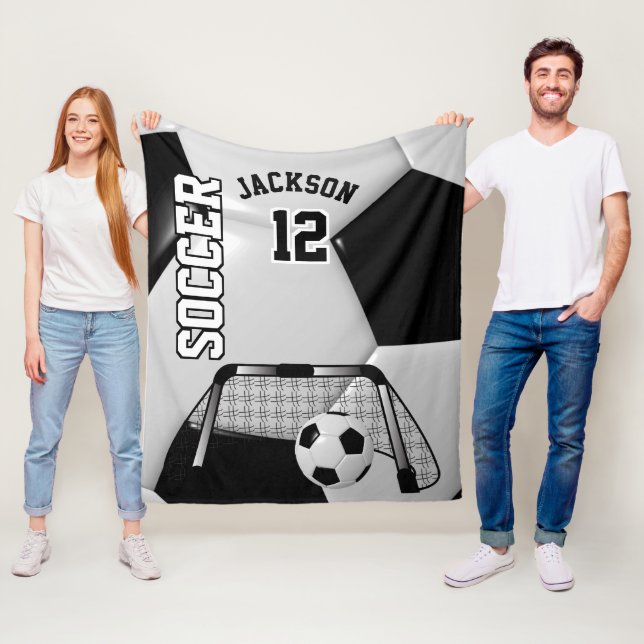 Schwarz-Weiß-Fußballball mit DIY-Text Fleecedecke (Beispiel)
