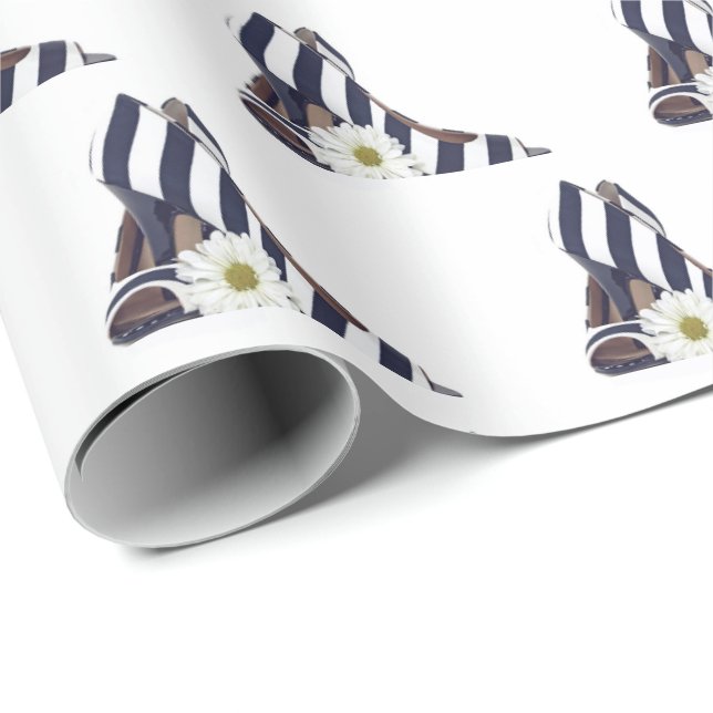 schwarz-weiß gestreifte Pumpen mit flacher Oberflä Geschenkpapier (Rolleneckpunkt)