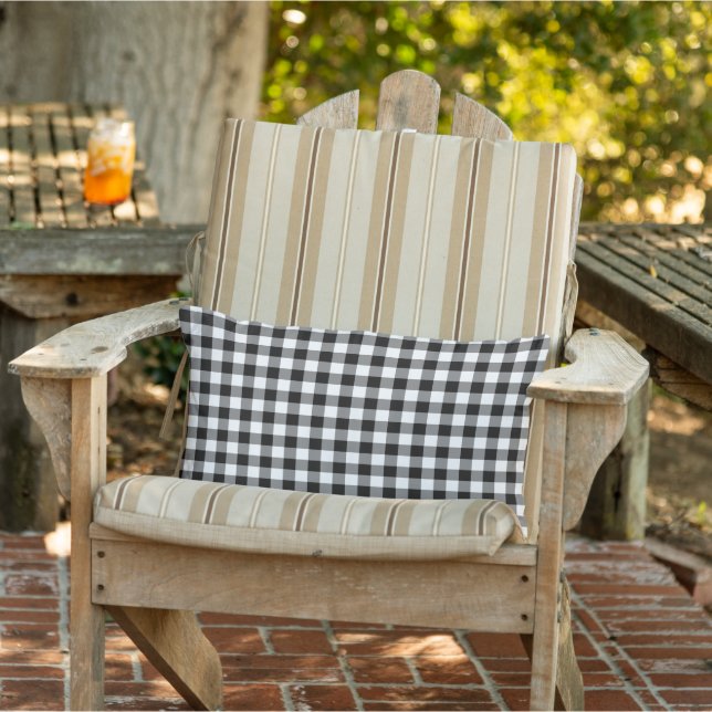Schwarz-Weiß-Gingham-Muster geprüft Kissen Für Draußen (Stuhl )