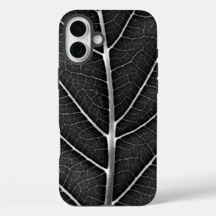 Schwarz-weiß glühendes Blatt Nahaufnahme iPhone 16 Plus Hülle