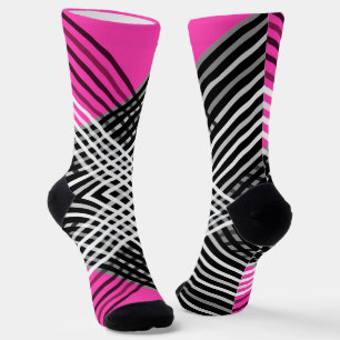 Schwarz-Weiß-Graustreifen auf einem Streifen Socken