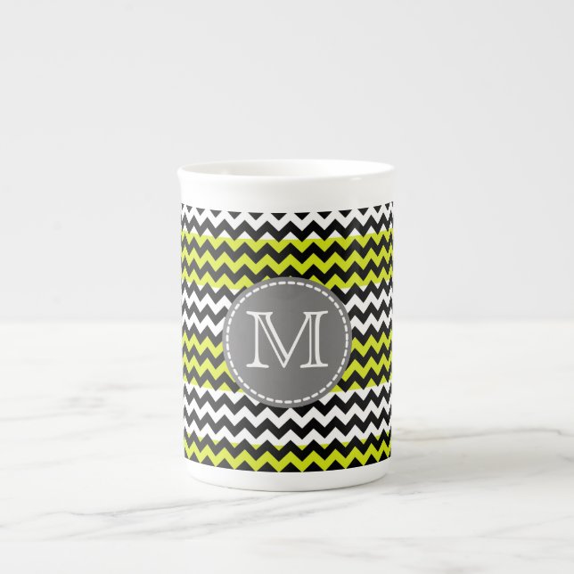 Schwarz-weiß Green Zickzack Zigzag Monogram Prozellantasse (Vorderseite)