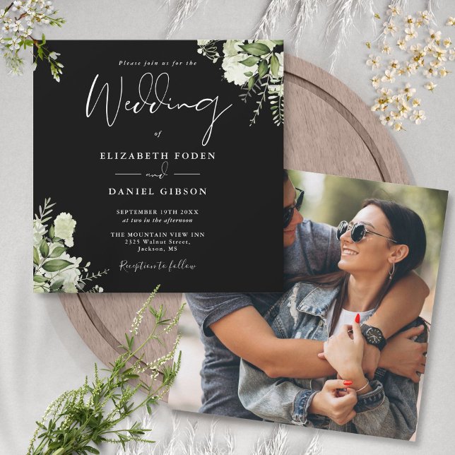 Schwarz-weiß Greenery Blumenplatz Hochzeit des Fot Einladung (Black White Greenery Floral Photo Square Wedding Invitation)