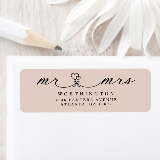 Schwarz-weiß Hearts Script Mr. & Mrs. Wedding Labe (Insitu)