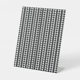 Schwarz-Weiß-Hintergrund mit vielen Punkten Sockelschild