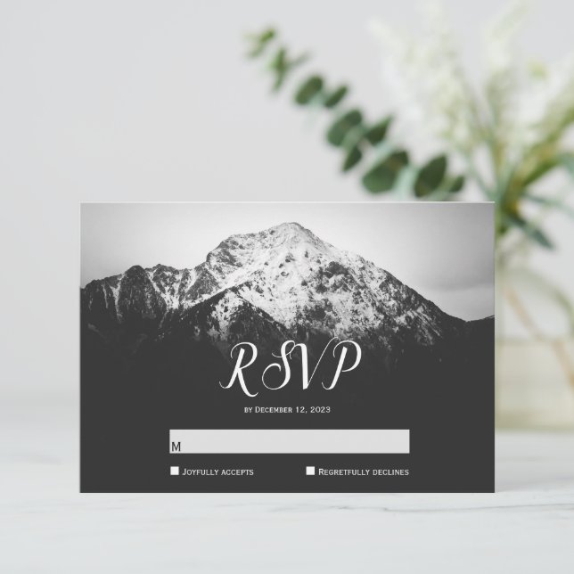 Schwarz-Weiß-Hochzeit unter den Bergen RSVP Karte (Stehend Vorderseite)