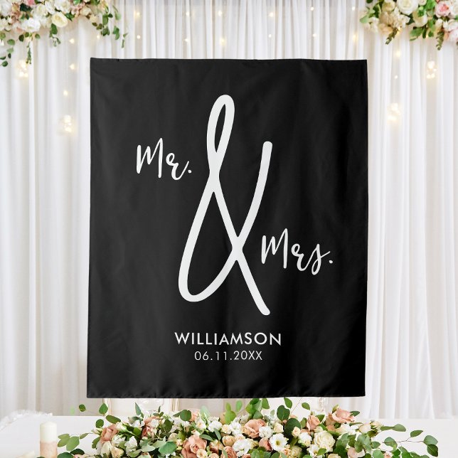 Schwarz-Weiß-Hochzeitshintergrund Mr. & Mrs Custom Wandteppich (Black and White Wedding Backdrop Mr. & Mrs. Custom
)