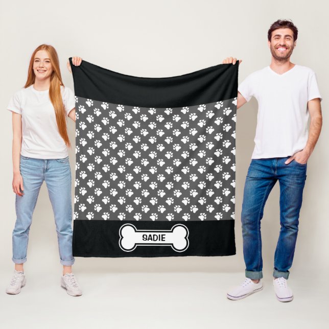 Schwarz-Weiß-Hundepuppen und Knochen mit Namen Fleecedecke (Beispiel)