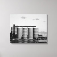 Schwarz-Weiß-Körner-Silos