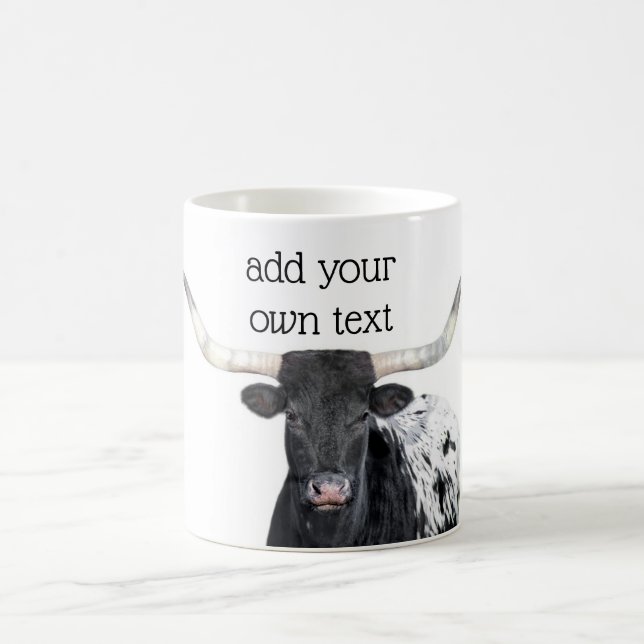 Schwarz-Weiß-Langornkuh fügt Ihr eigenes Angebot h Kaffeetasse (Mittel)