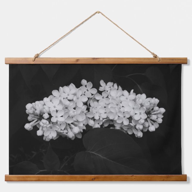 Schwarz-Weiß-Lilacs-Floralfotografie Wandteppich Mit Holzrahmen (Vorne)