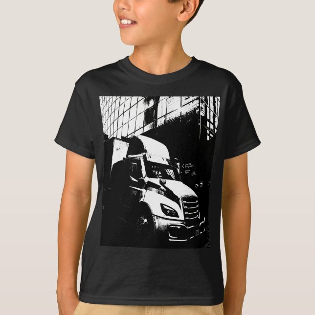 Schwarz-Weiß-Lkw im Stadtbild T-Shirt (Vorderseite)