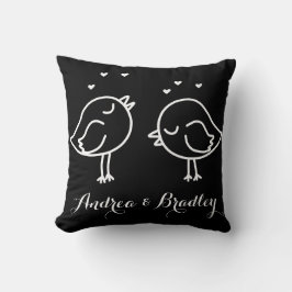 Schwarz-Weiß-Lovebirts in Liebe Doodles Kissen