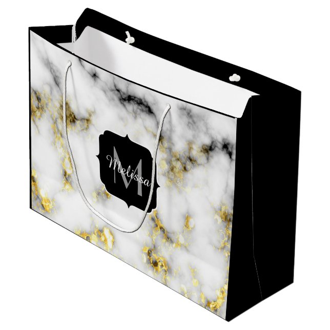 Schwarz-Weiß-Marmor-Gold-Funkelflake Monogram Große Geschenktüte (Vorderseite Schrägansicht)