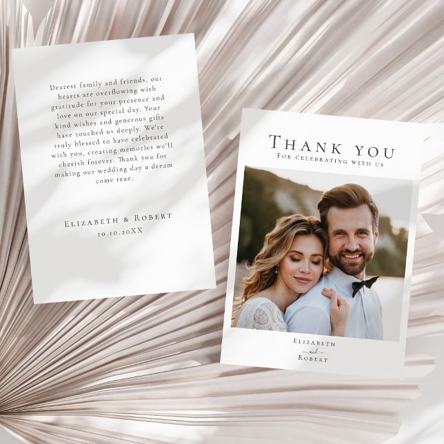 Schwarz-Weiß-Minimalistische Hochzeitsfeier Foto Dankeskarte (Black and White Minimalist Wedding Photo Thank You Card on a sunny neutral dry palm leaf.)