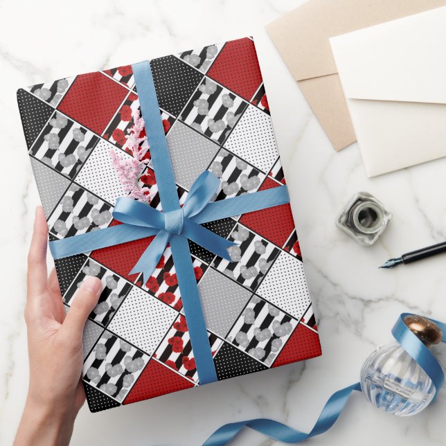 Schwarz-weiß mit rotem Retro-Patchwork Geschenkpapier (Schenken)
