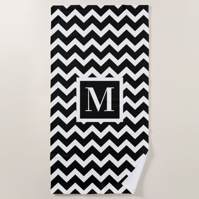 Schwarz-Weiß-Modern-Zickzack Monogramm Strandtuch (Vorderseite)