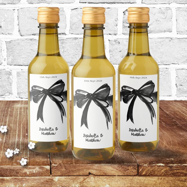 Schwarz-Weiß-Moderne Niedliche Bow-Gastgeschenk Ho Weinetikett (Black and White Modern Chic Cute Bow Ribbon Wedding Favor Wine Label gift idea for guests chic trend)