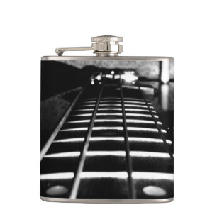 Schwarz-weiß Monogramm Bassgitarren-Flasche Flachmann