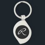 Schwarz-Weiß-Monogramm Schlüsselanhänger<br><div class="desc">Einfach und schick, mit einem weißen Monogramm auf schwarzem Hintergrund. Es ist ein großartiges personalisiertes Geschenk. Bearbeiten Sie das Monogramm mit Ihrem Initial. Sie können den Schriftart anpassen und neu zentrieren, um das Monogramm zu Anzug, indem Sie die Funktion "Anpassen" verwenden. Sie können auch den schwarzen Hintergrund in eine beliebige...</div>