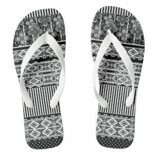 Schwarz-Weiß-Muster mit Spitzen und Patchwork Flip Flops