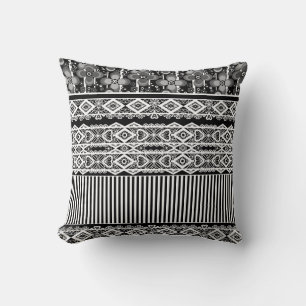 Schwarz-Weiß-Muster mit Spitzen und Patchwork Kissen