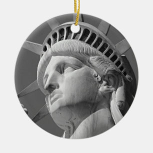 Schwarz-Weiß-Nah-up-Freiheitsstatue Keramikornament