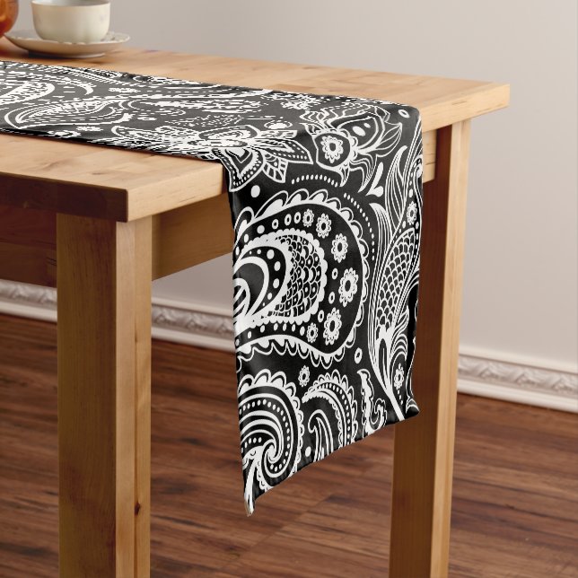 Schwarz-Weiß-Paisley Muster Kurzer Tischläufer (Beispiel)