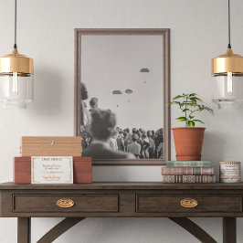 Schwarz-Weiß-Paratrooper-Show 1968 mit Crowd Poster