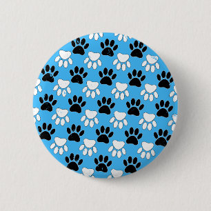 Schwarz-Weiß-Pfoten auf blauem Hintergrund Button