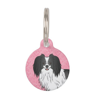 Schwarz-Weiß-Phalène-Hundekopf auf rosa Herzen Haustiermarke