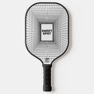 Schwarz-Weiß-Pickleball-Paddel im Zielgitter Pickleball Schläger