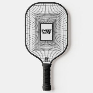 Schwarz-Weiß-Pickleball-Paddel im Zielgitter Pickleball Schläger