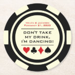 Schwarz-Weiß-Poker-Chip Ich tanze Drink Runder Pappuntersetzer<br><div class="desc">Lass nicht,  dass der köstliche Alkohol verschwendet wird,  indem die unvollendeten Gläser deiner Gäste während eines Sturms aufgefangen werden. Geben Sie jedem Gast diesen individuellen Untersetzer für Schwarz-Weiß-Poker-Chips,  um über sein Glas zu platzieren,  wenn er auf die Tanzfläche trifft!</div>