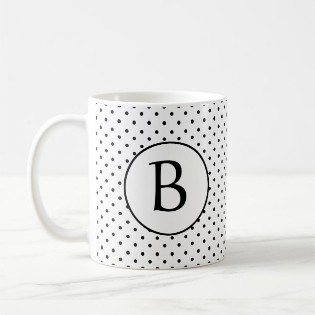Schwarz-Weiß-Polka-Punkte mit Monogramm Kaffeetasse (Links)