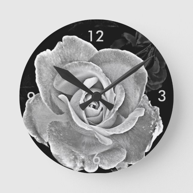 Schwarz-Weiß-Rose Runde Wanduhr (Vorderseite)