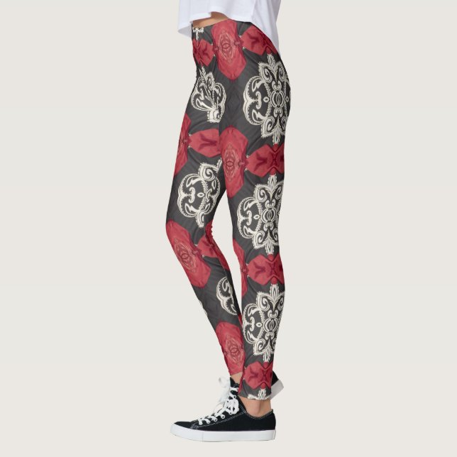 Schwarz, Weiß, rote Leggings (Links)