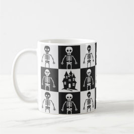 Schwarz-Weiß-Schachbrett-Halloween Kaffeetasse