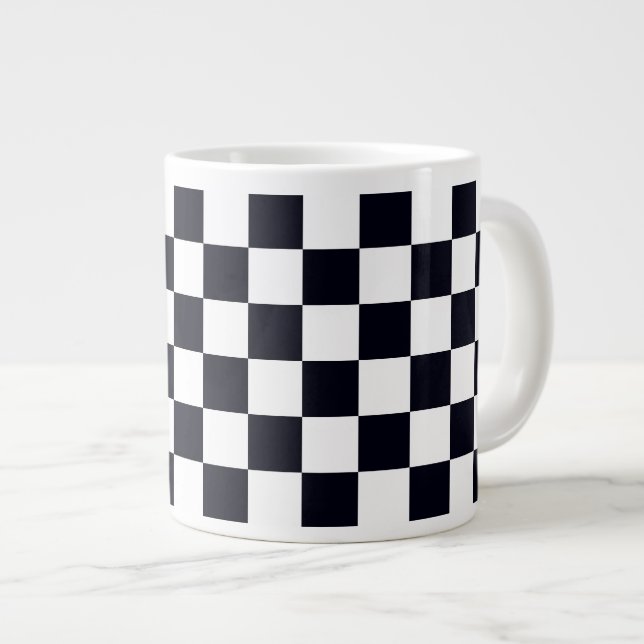 Schwarz-Weiß-Schachbrett Jumbo-Tasse (Vorderseite Rechts)