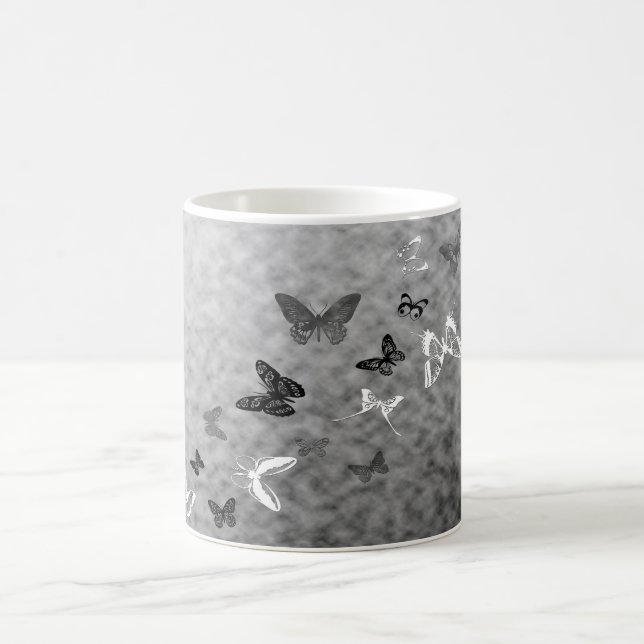 Schwarz-Weiß-Schmetterlinge Kaffeetasse (Mittel)