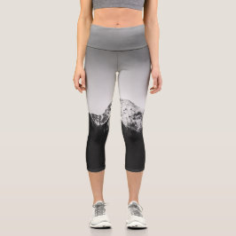 Schwarz-Weiß-Schneeberg Storžič, Slowenien Capri Leggings