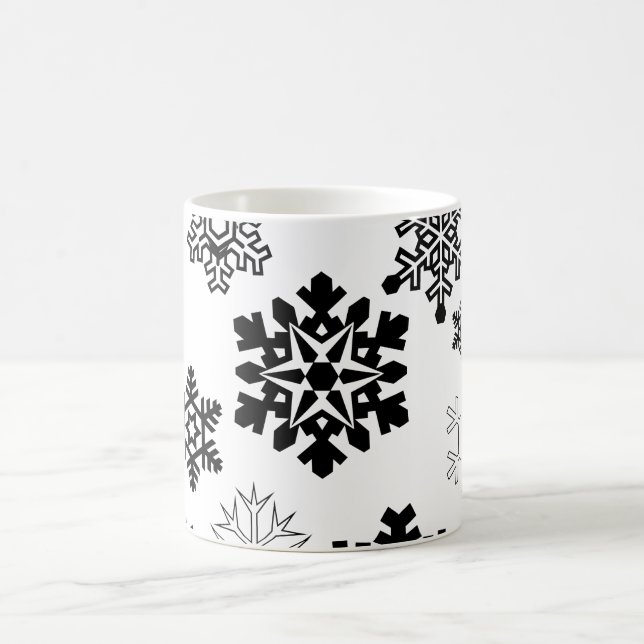 Schwarz-Weiß-Schneeflocken Kaffeetasse (Mittel)