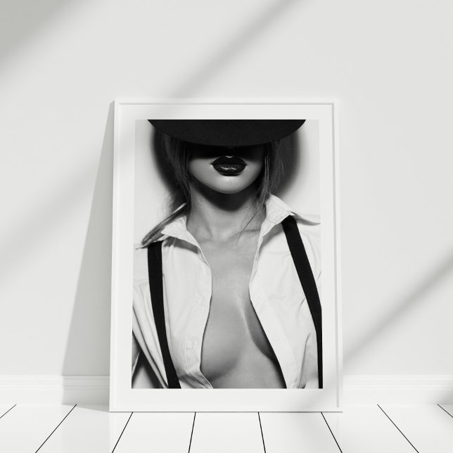 Schwarz-Weiß-Sexy Fashion Model Poster (Black and White Sexy Fashion Model Poster in white frame on white wooden floor.)