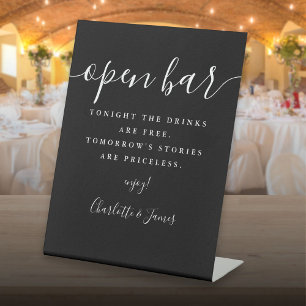 Schwarz-Weiß-Signatur-Schrift Open Bar Sockelschild