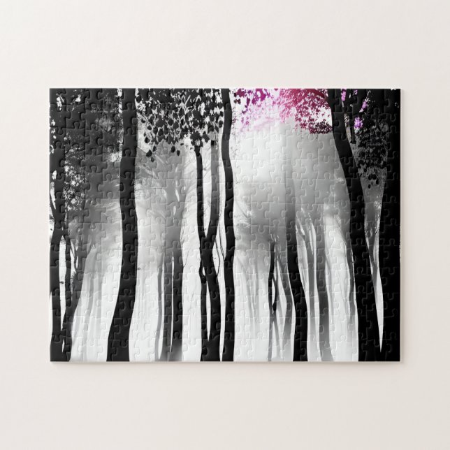 Schwarz-Weiß-Silhouette Wald und Tiny Lila (Horizontal)